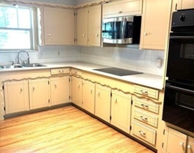 606 Laurence Drive - Photo Thumbnail 4