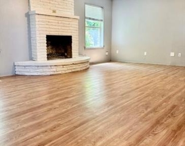 606 Laurence Drive - Photo Thumbnail 2