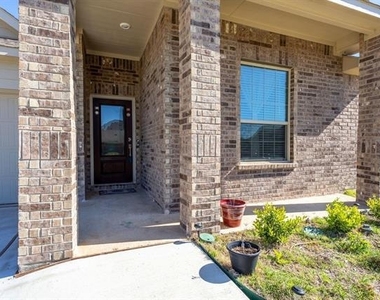 1713 Lake Grove Drive - Photo Thumbnail 3