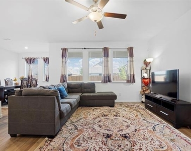 1713 Lake Grove Drive - Photo Thumbnail 8