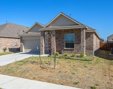 1713 Lake Grove Drive - Photo Thumbnail 2
