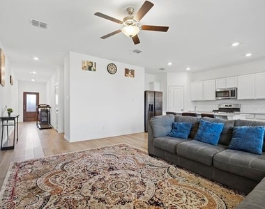 1713 Lake Grove Drive - Photo Thumbnail 5