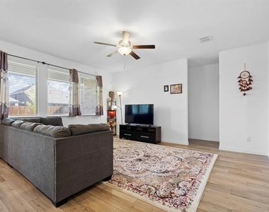 1713 Lake Grove Drive - Photo Thumbnail 9