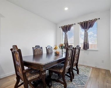 1713 Lake Grove Drive - Photo Thumbnail 16