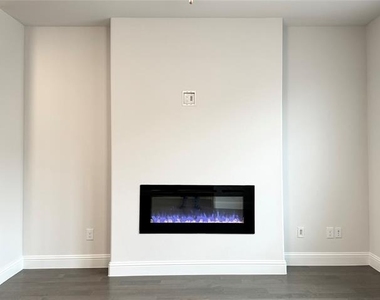 7837 Bayside Drive - Photo Thumbnail 3