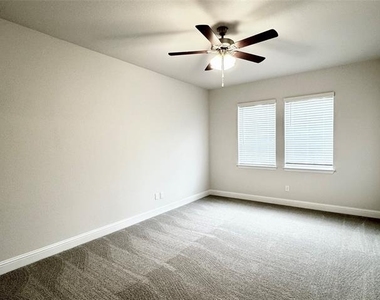 7837 Bayside Drive - Photo Thumbnail 8