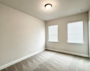 7837 Bayside Drive - Photo Thumbnail 13