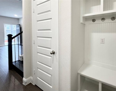 7837 Bayside Drive - Photo Thumbnail 24