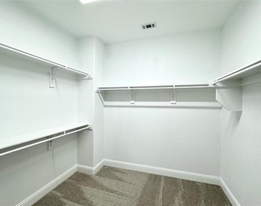 7837 Bayside Drive - Photo Thumbnail 11