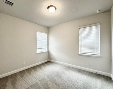7837 Bayside Drive - Photo Thumbnail 12