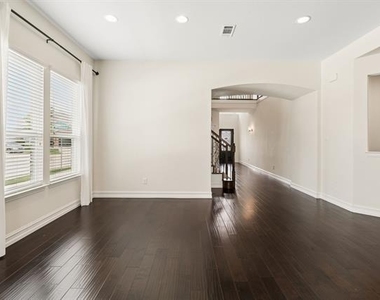1549 Westborough Drive - Photo Thumbnail 6