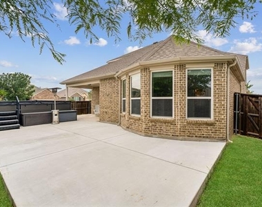 1549 Westborough Drive - Photo Thumbnail 37