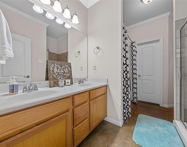 2823 Savannah Court - Photo Thumbnail 13