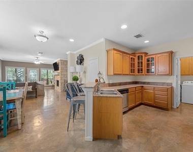 2823 Savannah Court - Photo Thumbnail 3