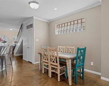 2823 Savannah Court - Photo Thumbnail 7
