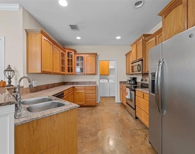2823 Savannah Court - Photo Thumbnail 8
