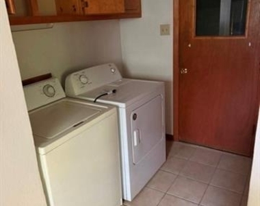 1402 Hillcrest Drive - Photo Thumbnail 5