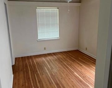 1402 Hillcrest Drive - Photo Thumbnail 2