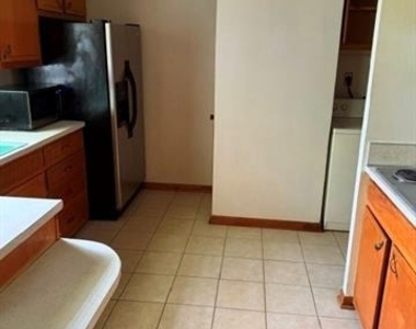 1402 Hillcrest Drive - Photo Thumbnail 12