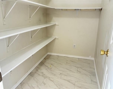 3809 Mariner Street - Photo Thumbnail 10