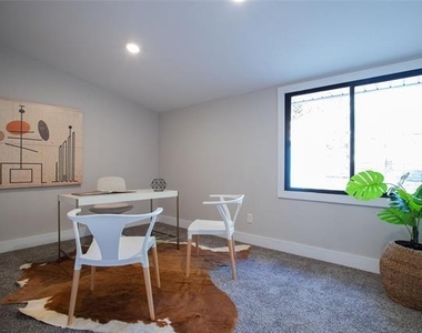 2855 Sharon Street - Photo Thumbnail 9