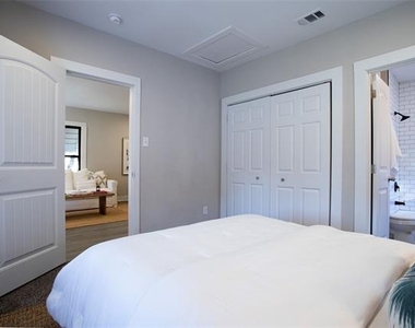 2855 Sharon Street - Photo Thumbnail 7