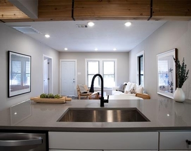 2855 Sharon Street - Photo Thumbnail 5