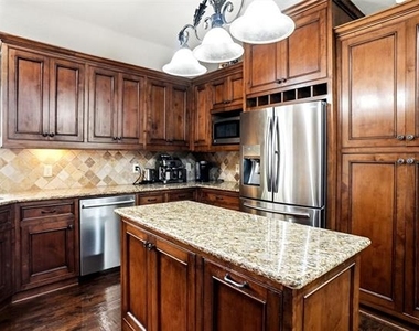2412 Emerald Circle - Photo Thumbnail 13