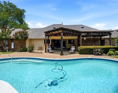 2412 Emerald Circle - Photo Thumbnail 34