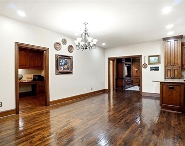 2412 Emerald Circle - Photo Thumbnail 9