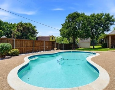2412 Emerald Circle - Photo Thumbnail 32