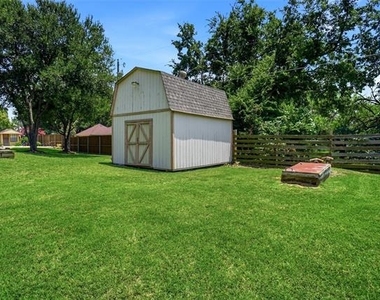 2412 Emerald Circle - Photo Thumbnail 36