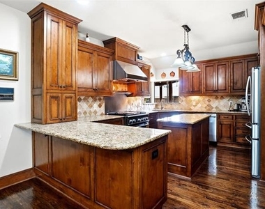 2412 Emerald Circle - Photo Thumbnail 11