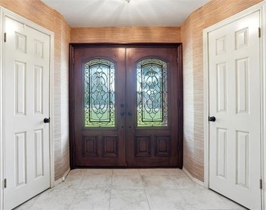 2412 Emerald Circle - Photo Thumbnail 2