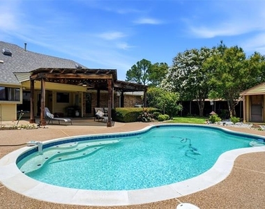 2412 Emerald Circle - Photo Thumbnail 33