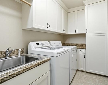 2412 Emerald Circle - Photo Thumbnail 18