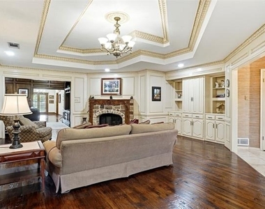2412 Emerald Circle - Photo Thumbnail 4