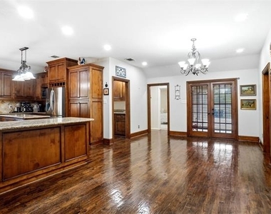 2412 Emerald Circle - Photo Thumbnail 8