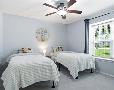 2412 Emerald Circle - Photo Thumbnail 27