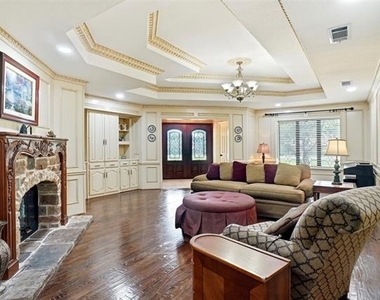 2412 Emerald Circle - Photo Thumbnail 5