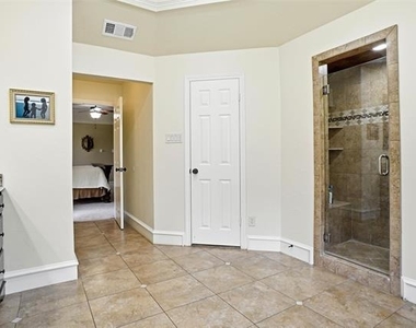 2412 Emerald Circle - Photo Thumbnail 23