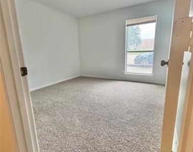 705 Gregg Street - Photo Thumbnail 12