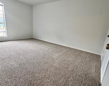 705 Gregg Street - Photo Thumbnail 8