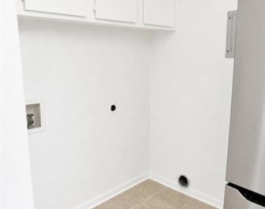 705 Gregg Street - Photo Thumbnail 6