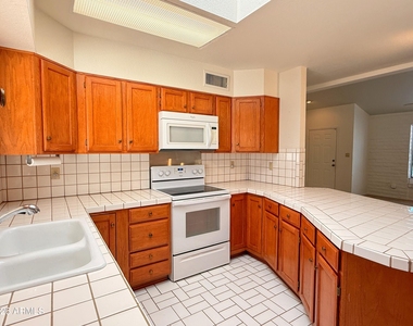 15076 N Escondido Drive - Photo Thumbnail 6