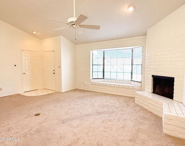 15076 N Escondido Drive - Photo Thumbnail 4