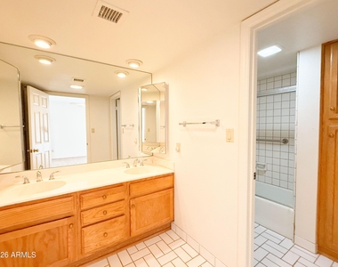 15076 N Escondido Drive - Photo Thumbnail 11