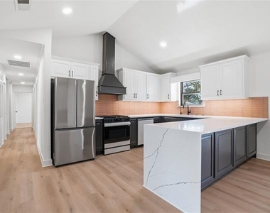 2008 Silver Leaf Drive - Photo Thumbnail 2