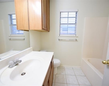 6419 Brookhaven Trail - Photo Thumbnail 8