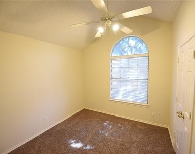 6419 Brookhaven Trail - Photo Thumbnail 9